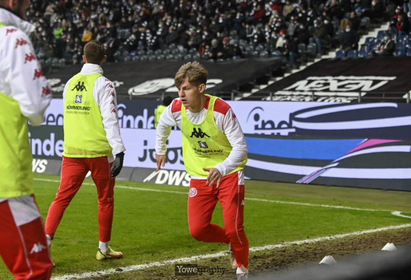 45_Jonas_Wenzel_Yowe__YOW7349