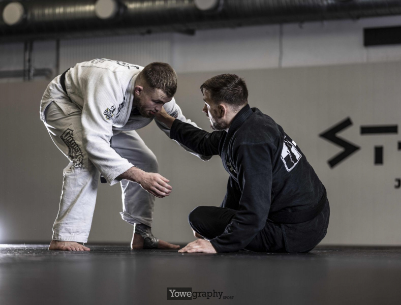 090_YZ95785_Yowe_Jonas_Wenzel