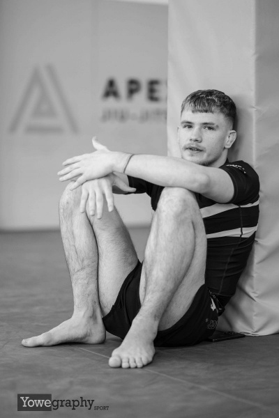 04_YZ92073_Yowe_Jonas_Wenzel_BW