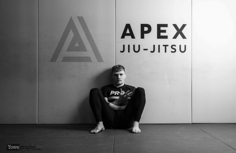 10_YZ92123_Yowe_Jonas_Wenzel_BW