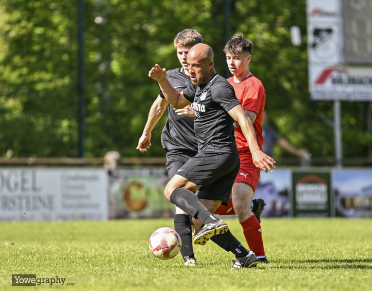 25_YZ99678_Yowe_Jonas_Wenzel