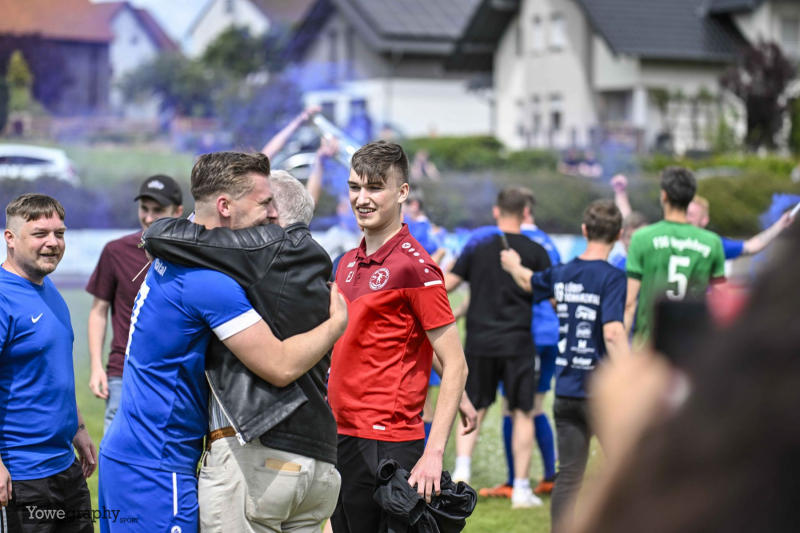 25_YZ96686_Yowe_Jonas_Wenzel