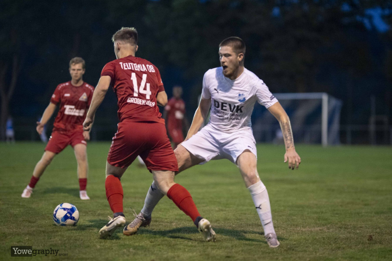 SG Kerzell - SV Teutonia Großenlüder Julian Hasenauer gegen Noah Paszkiewicz