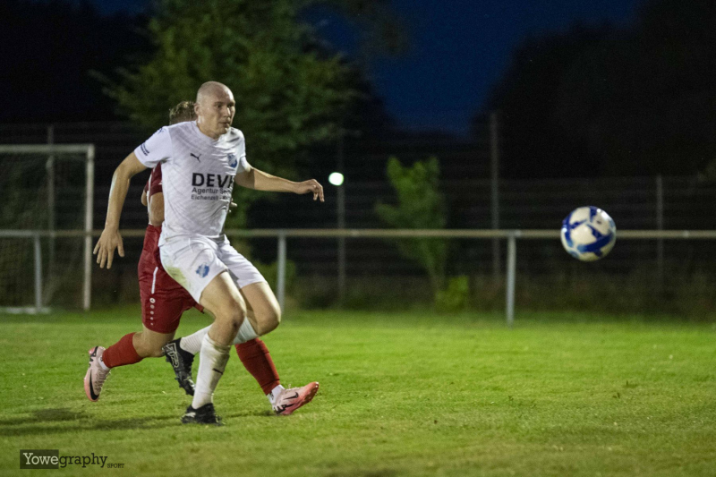 SG Kerzell - SV Teutonia Großenlüder Benedict Reith mit Linus Gaube