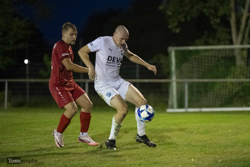 SG Kerzell - SV Teutonia Großenlüder Benedict Reith mit Linus Gaube
