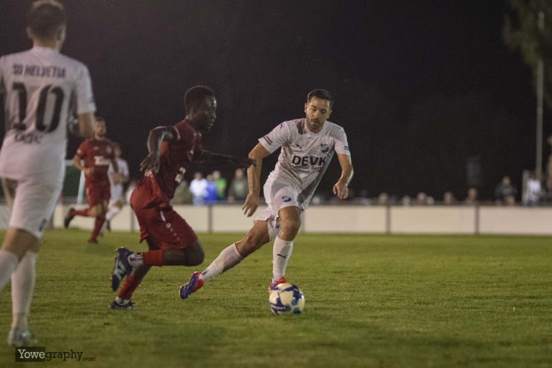 SG Kerzell - SV Teutonia Großenlüder Eyanawa Landry Aquiteme Pitakani mit Marc Götze