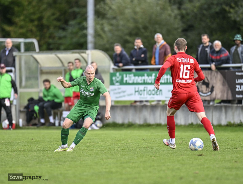 TSG Lütter - SV Großenlüder Maximilian Müllers gegen Henrik Ziegler