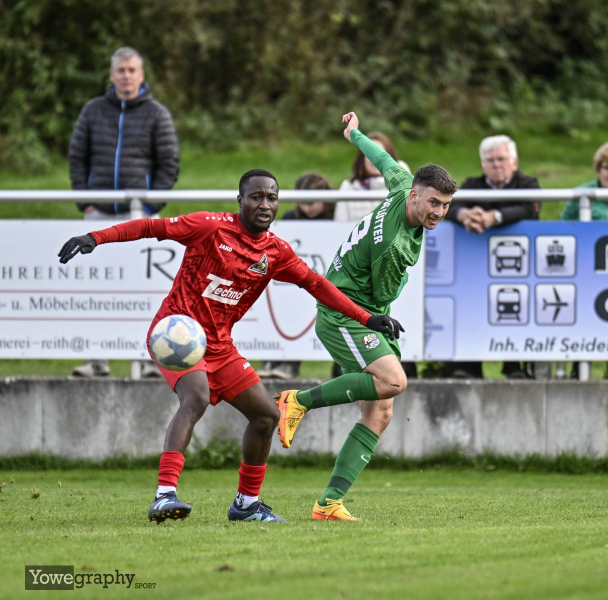 TSG Lütter - SV Großenlüder Eyanawa Landry Aquiteme Pitakani gegen Jonas Grösch
