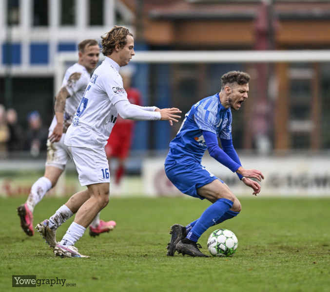 SV Flieden - FC Eichenzell: Merlin Sippel gegen Marcel Ludwig