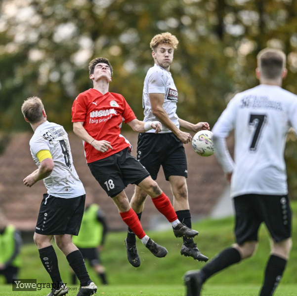 TSV Künzell - SG Elters Eckweisbach Schwarzbach: Moritz Kibler mit Noah Neubauer