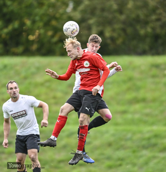 TSV Künzell - SG Elters Eckweisbach Schwarzbach: Louis Winkow mit Samuel Neubauer