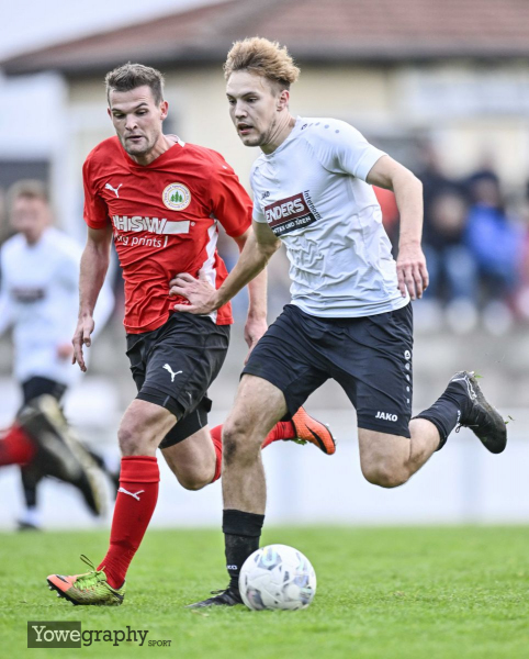 TSV Künzell - SG Elters Eckweisbach Schwarzbach: Sebastian Körner mit Noah Neubauer