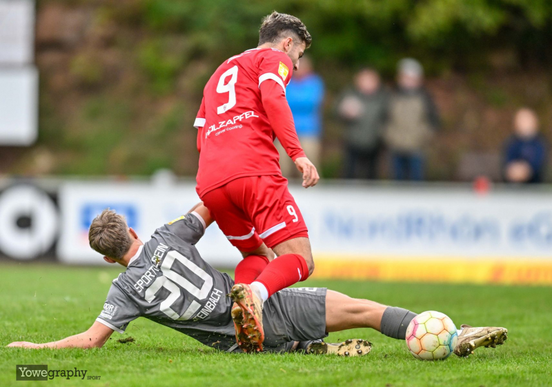 SV Steinbach - TSV Steinbach-Haiger II: Jannis Kehl gegen Benit Dinaj