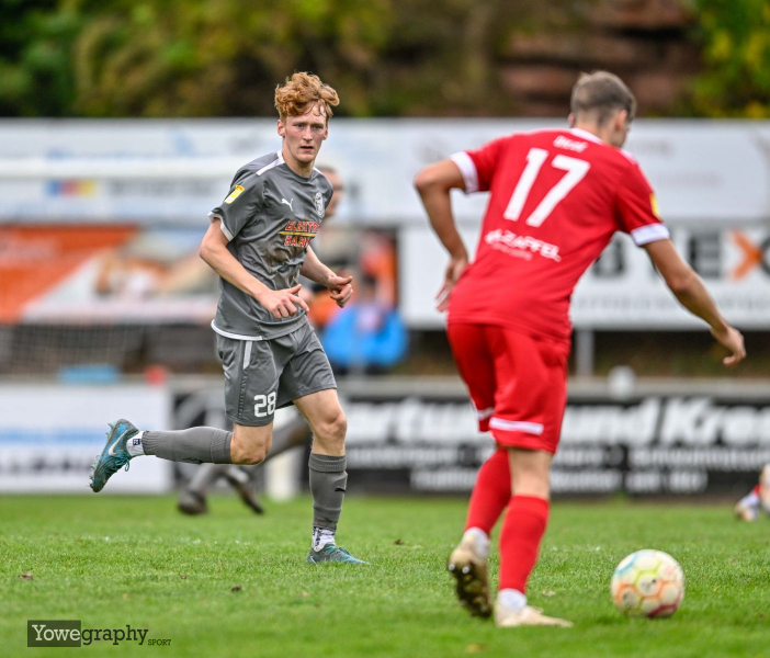 SV Steinbach - TSV Steinbach-Haiger II: Darian Jung gegen Maik Diede