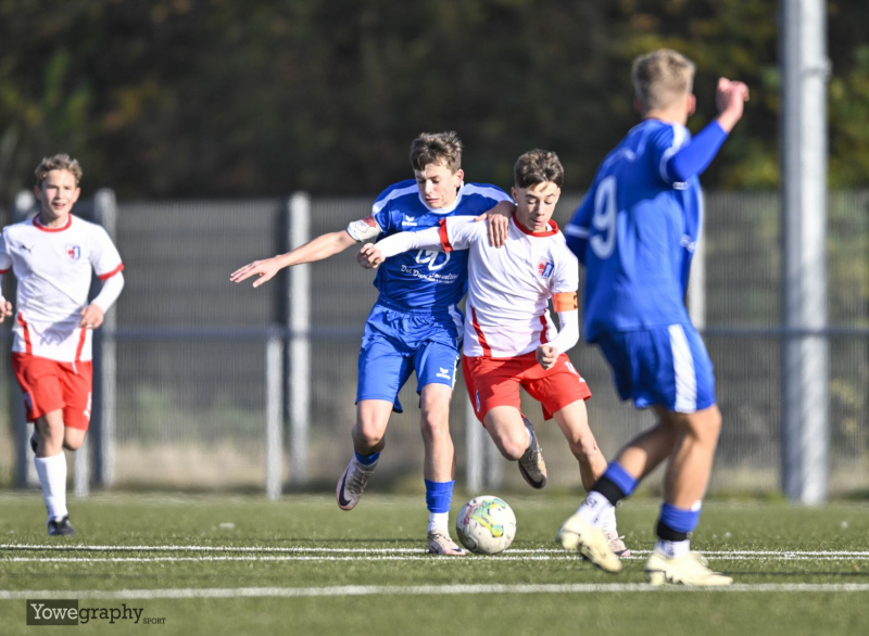 C-Junioren SG Barockstadt - JSG Flieden Schweben Paul Koszudowski gegen Marlon Krönung