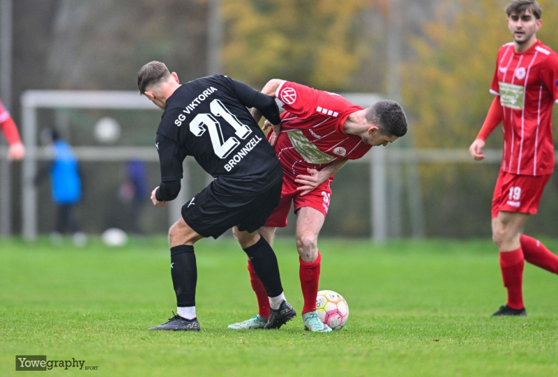 SG Bronnzell - KSV Hessen Kassel II: Tim Weber gegen Lukas Iksal