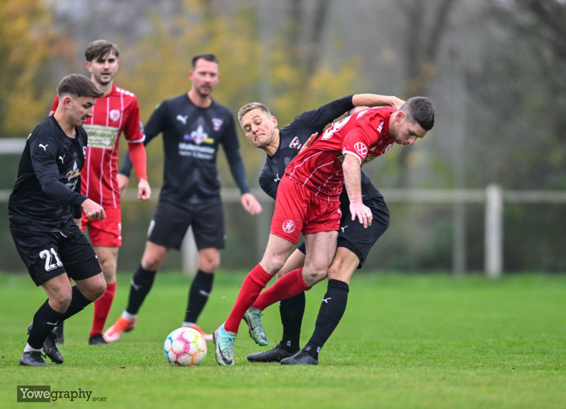 SG Bronnzell - KSV Hessen Kassel II: Niklas Beunung gegen Lukas Iksal