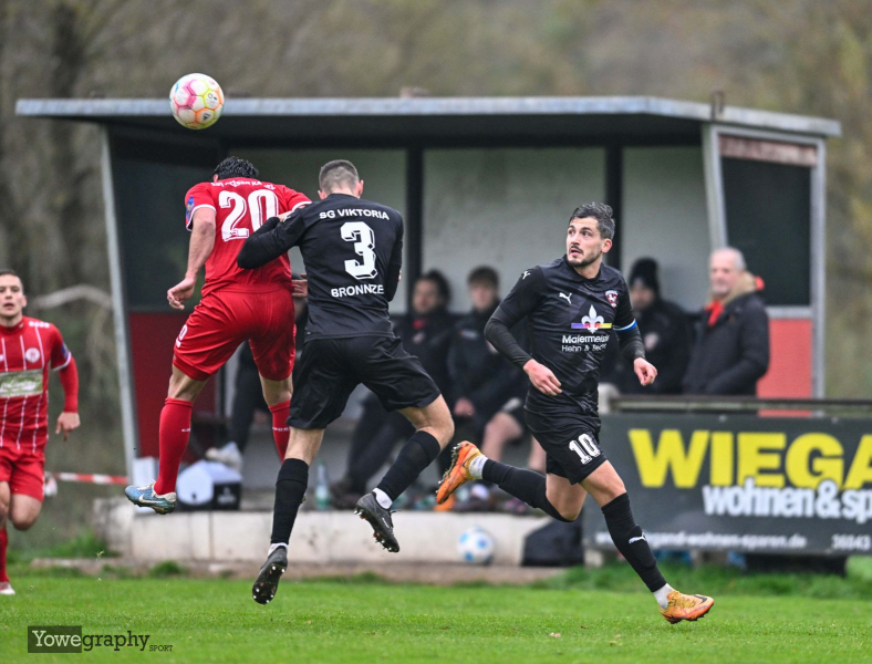 SG Bronnzell - KSV Hessen Kassel II: Marco Weiss rechts