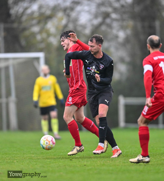 SG Bronnzell - KSV Hessen Kassel II: Marek Weber mit Robin Schmacke