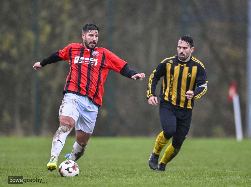 TSV Ufhausen - SG Asbach Hessen Hersfeld: Pierre Mistretta mit Marvin Creutzburg