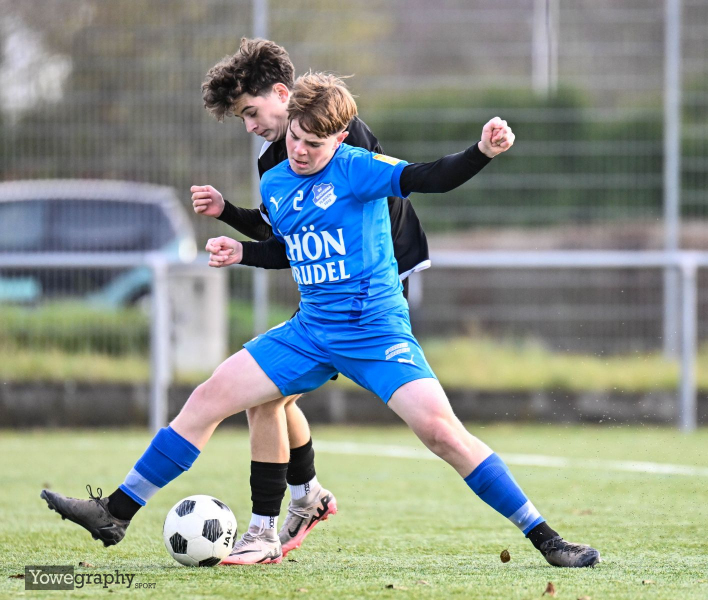 B-Jugend JFV Flieden Schweben - SG Barockstadt B1: hinten Vincent Martin gegen Jakob Bagus