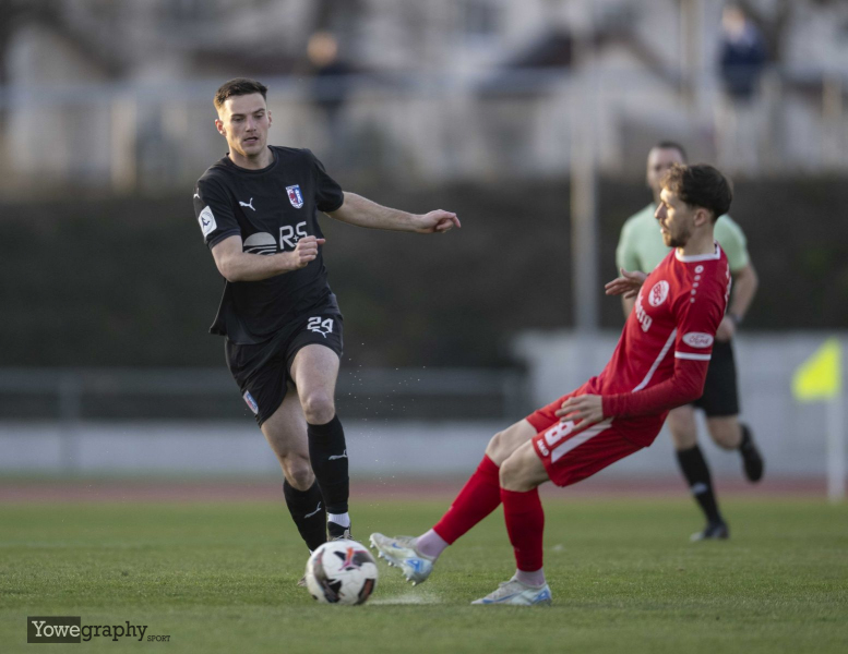 SG Barockstadt - Bahlinger SC: Brian Michael Thomas Campman gegen Kolja Herrmann
