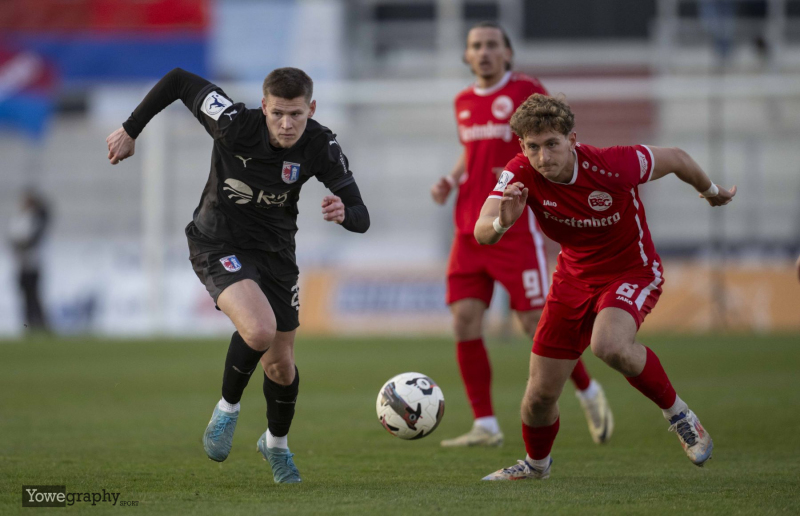 SG Barockstadt - Bahlinger SC: Sebastian Schmitt gegen Holger Bux