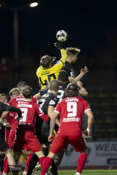 SG Barockstadt - Bahlinger SC: TW Benedikt Paul Grawe gegen Milian Habermehl