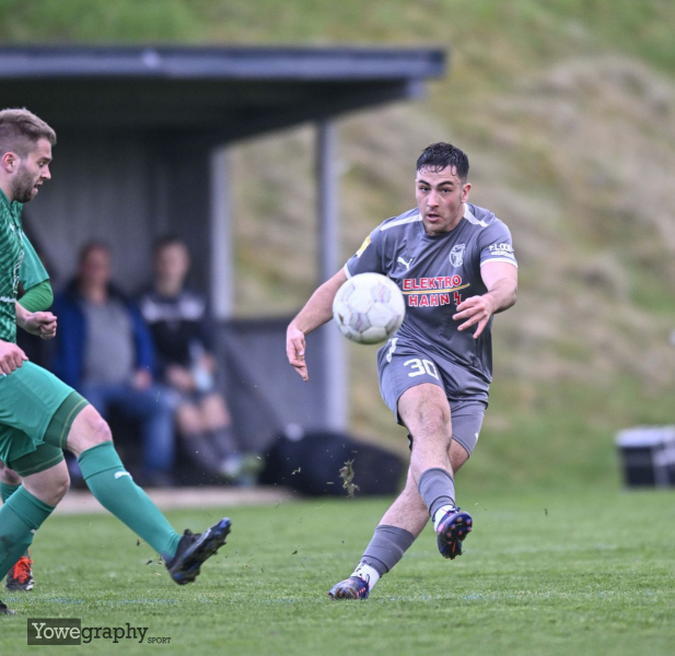 Pokal FSV Pfordt - SV Steinbach: Leonard Schlosser gegen Petr Paliatka