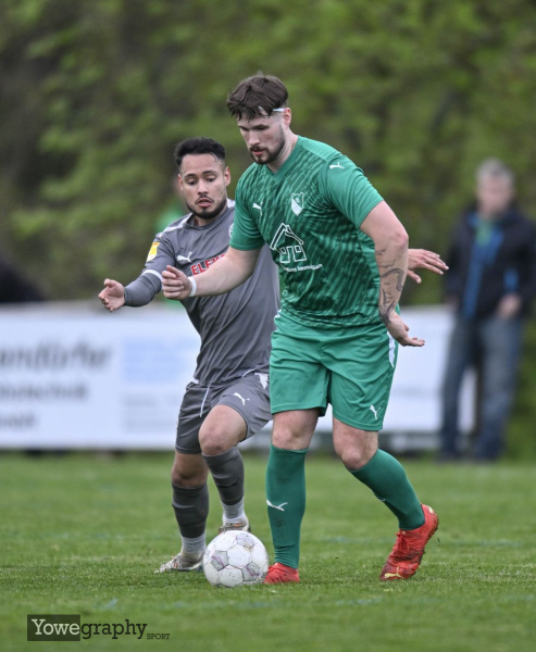 Pokal FSV Pfordt - SV Steinbach: Adrian Happe gegen Jean Carlo Yanez Cortes