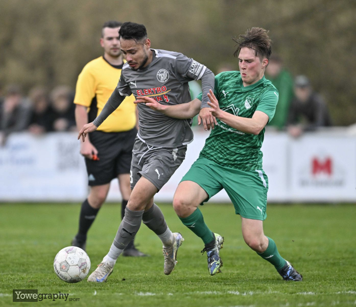Pokal FSV Pfordt - SV Steinbach: Jean Carlo Yanez Cortes gegen Justus Flach