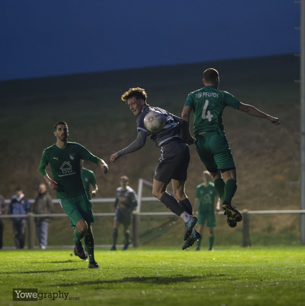 Pokal FSV Pfordt - SV Steinbach: Tom Schmidt gegen Darian Jung und Christian Schmier