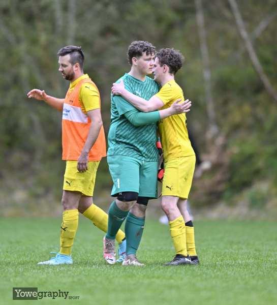 SG Rönshausen - SG Motten Kothen: Felix Schleicher mit Jonathan Mott
