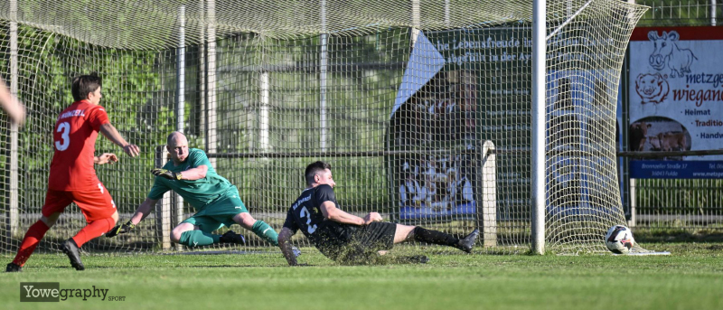 SG Bronnzell II - TSV Künzell II: Fabio Diegelmann gegen Christoph Koehler mit Joshua Böhne