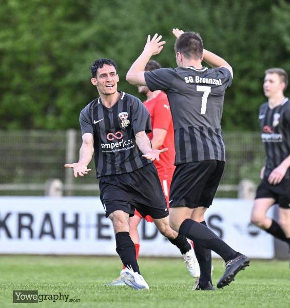SG Bronzell II - Tsv Künzell II: Zabiullah Kazemi mit Noah Bockmühl