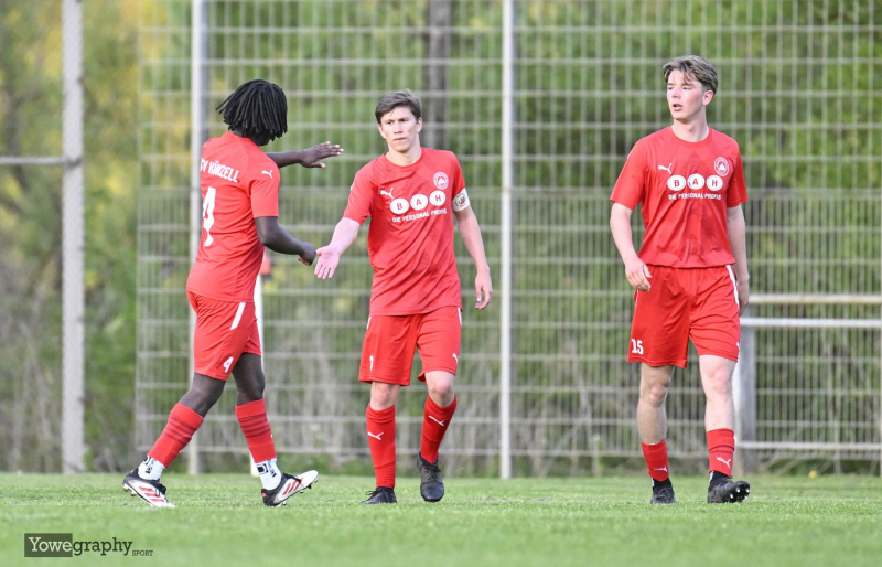 SG Bronnzell II - TSV Künzell II: Fabio Diegelmann mit Luis Klering
