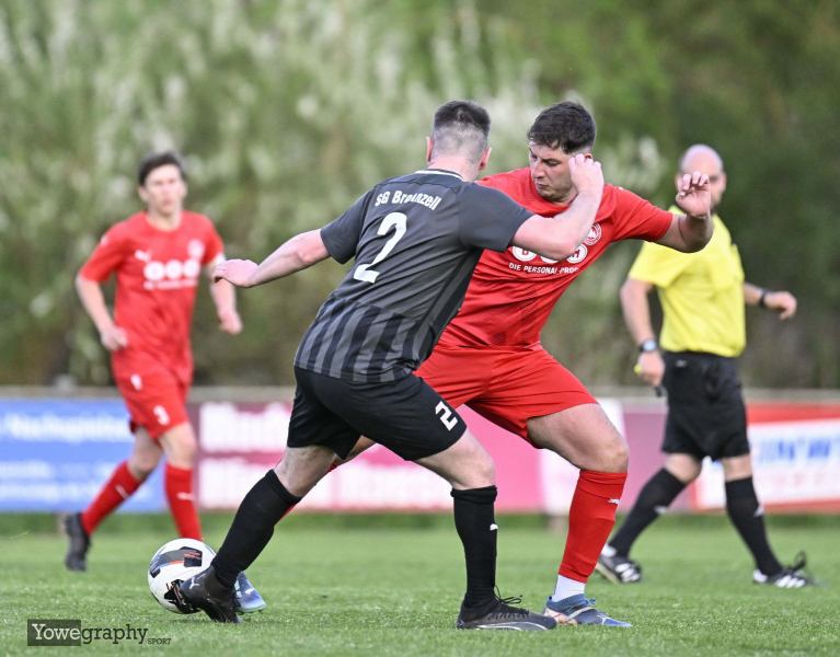 SG Bronnzell II - TSV Künzell II: Joshua Böhne gegen Erdem Durdu