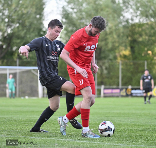 SG Bronnzell II - TSV Künzell II: Noah Bockmühl gegen Marius Grösch