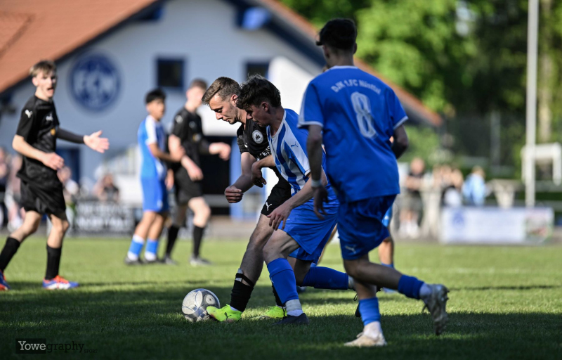 JSG Nüsttal Hofbieber Dammersbach - JSG Künzell: Am Ball Xhino Troksi gegen Valentin Kircher