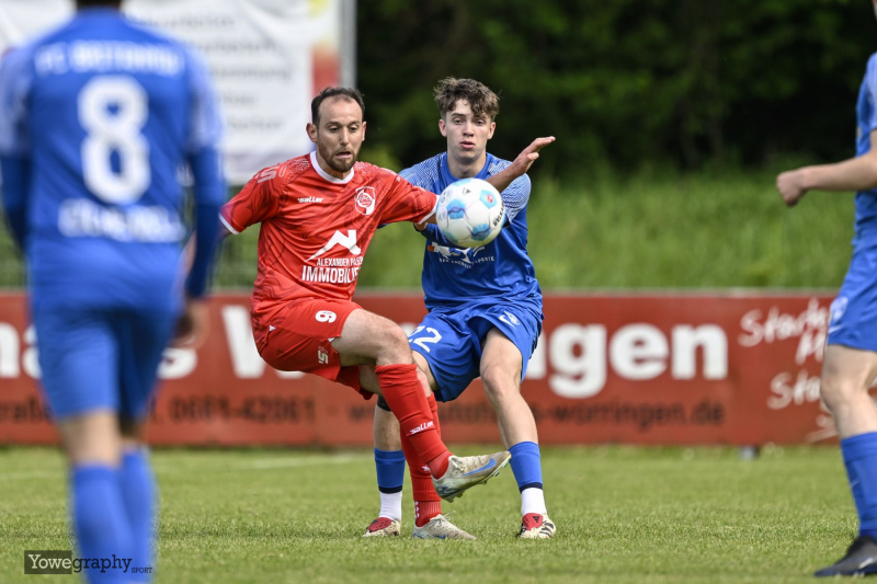 FC Eichenzell - OSC Vellmar: Serkan Aytemür gegen Eric Fröhlich