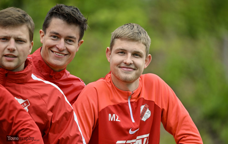SG Sickels II - Haimbacher SV: Marius Zentgraf mit Niklas Budesheim