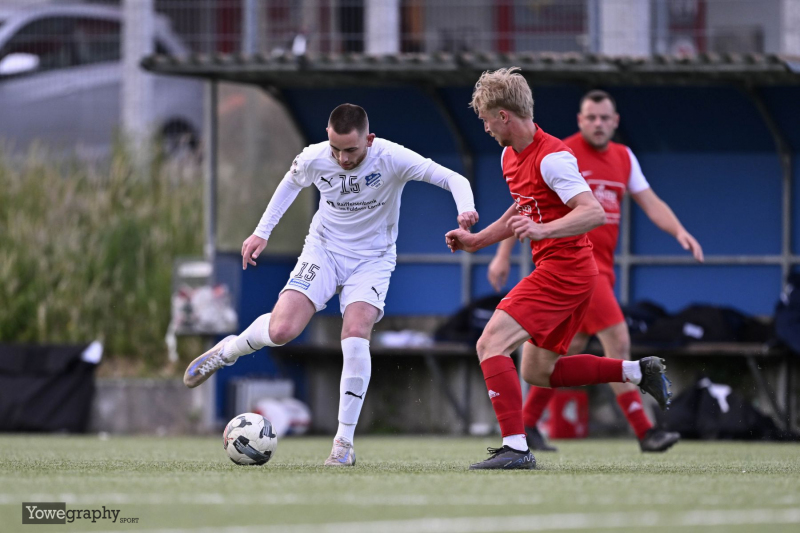 SV Flieden - SG Sinngrund: Magnus Albinger gegen Mike Weismantel