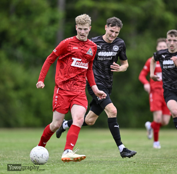 TSV Künzell - SV Großenlüder: Hendrik Auth gegen Tim Farnung