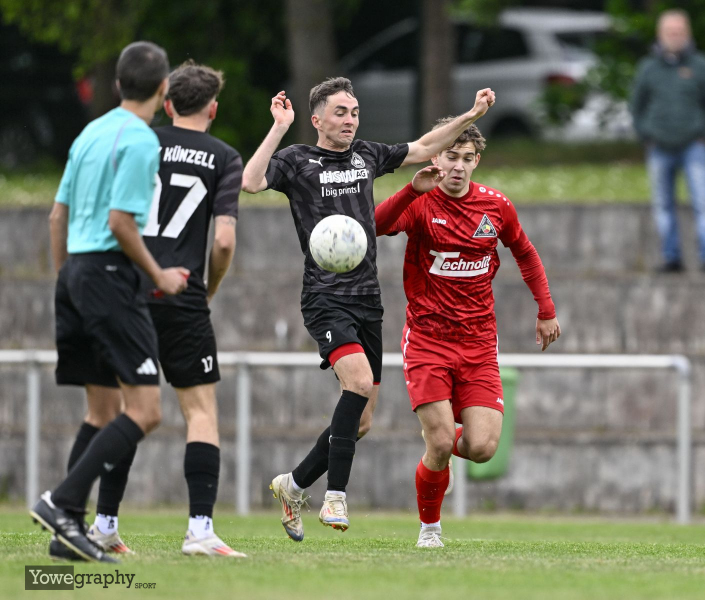 TSV Künzell - SV Großenlüder: Adrian Waldmann gegen Linus Rehberger