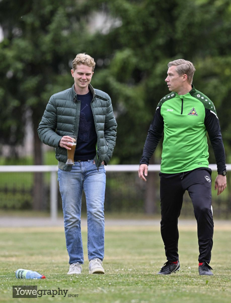 TSV Künzell - SV Großenlüder: Niklas Wese mit Domink Möller