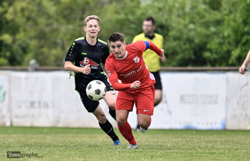 SG Elters Eckwb Schwb - SV Hofbieber: Noah Gradl dahinter Dominik Golbach