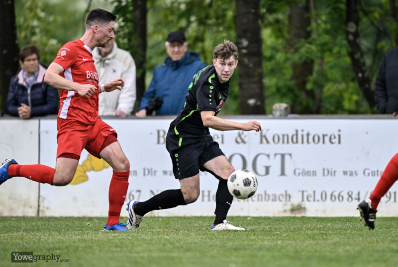 SG Elters Eckwb Schwb - SV Hofbieber: Samuel Neubauer mit Tarik Faber