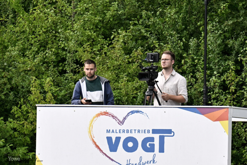 Hünfelder SV - SG Barockstadt: Steffen Kollmann mit Tobias Konrad von Torgranate
