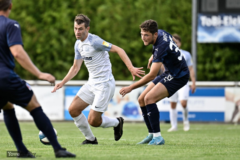 Hünfelder SV - SG Barockstadt: Sven Kemmerzell gegen Niklas Antlitz