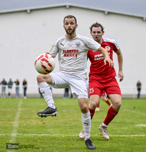 SG Johannesberg - SV Steinbach: Simon Henninghausen dahinter Patrick Post